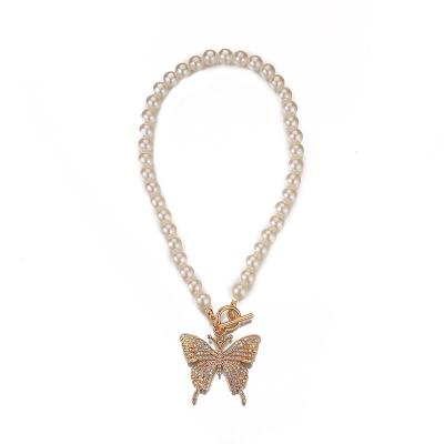 China TRENDY Gold Plated To Pave Rhinestone Butterfly Pearl Charm Pendant Necklace For Women for sale