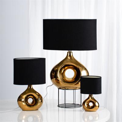 China new design living room bedside desk EUROPEAN simple modern gold plating home decor luxury table lamps for sale