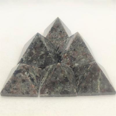 China China Natural Crystals &Big Size Yooperlite Pyramid Stone Small Size Crystal Pyramid For Halloween Home Decor for sale