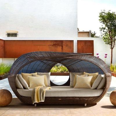 China Modern All Weather Wicker Garden Sets Poolside Folding Bed Special Designing Curved Rattan Sofa Couch Daybed for sale