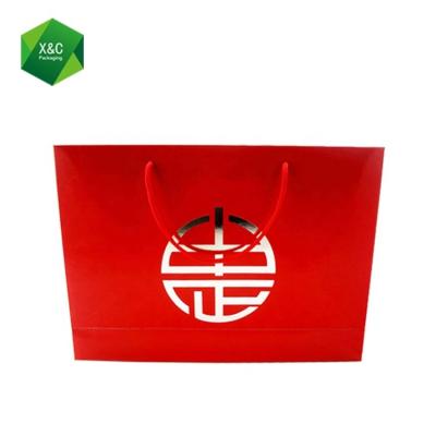 China Recyclable Guangzhou Custom Printed Luxury Red Silver Foil Shopping Bag With Handles for sale