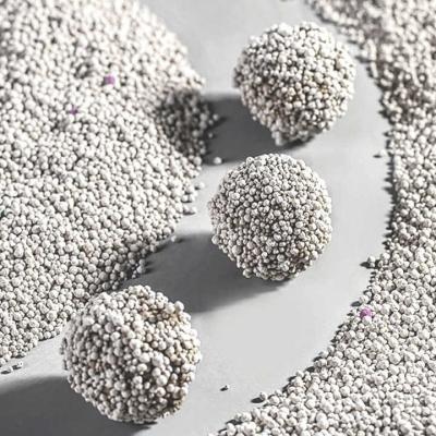 Cina 0.8mm-3.8mm Bentonite Cat Litter Ball Shape Free Dust Strong Clumping in vendita