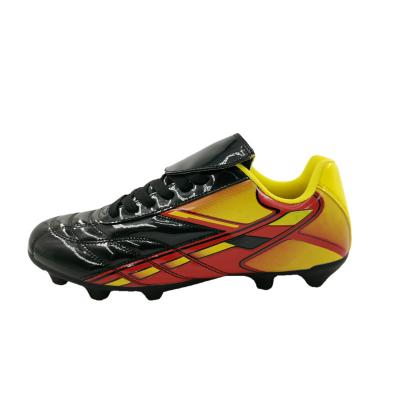 China EVA Environmentally Friendly Wholesale Outdoor Mens Sports Soccer Shoes for sale