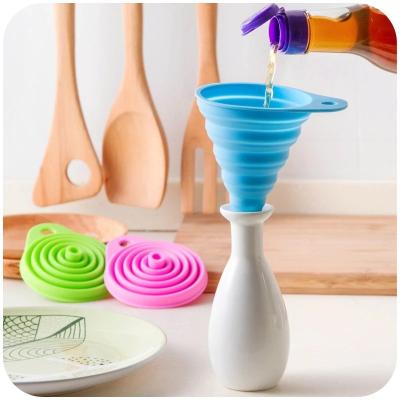 China Amazon Stocked Hit Kitchen Accessories Food Grade Collapsible Design Silicone Stocked Collapsible Funnel for sale