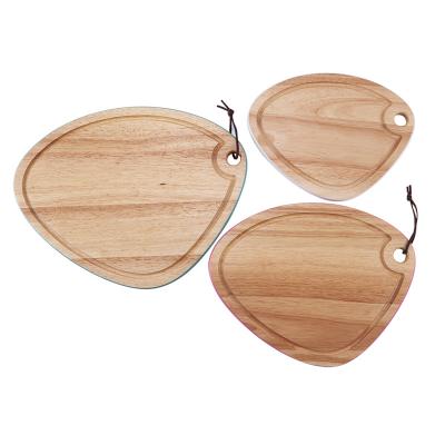 China New Style Sustainable Triangle Shape Acacia Wood Chopper Sublimation Pad Cutting Board for sale