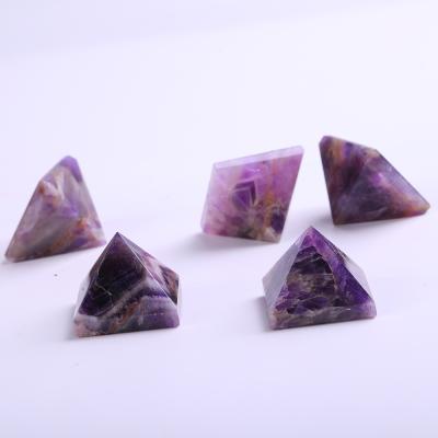 China Wholesale High Quality Natural Dreamy Amethyst Healing Chakra Reiki Europe Pyramids Crystal Stone Pyramids for sale