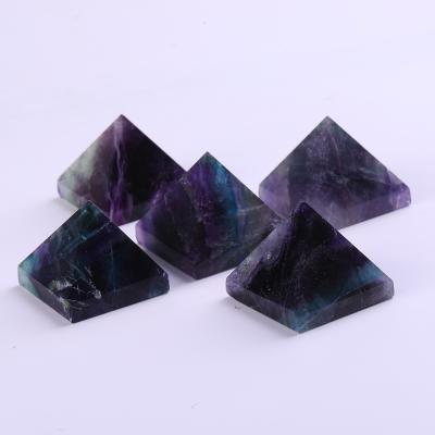 China Natural Fluorite Crystal Pyramids Healing High Quality Wholesale Stone Chakra Reiki Europe Pyramids for sale