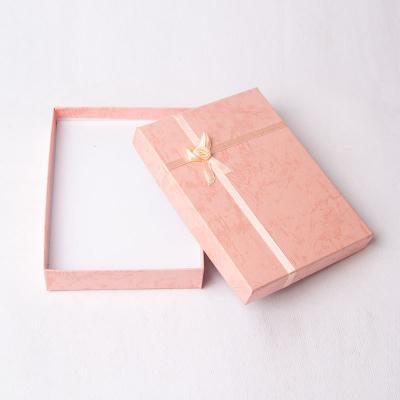 China 2021 Wholesale Materials Red Paper Recycled Fashion Necklace Jewelry Pendant Gift Box With Sponge for sale