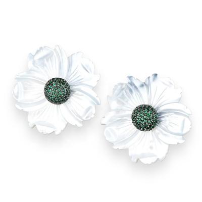 China FASHIONABLE Natural Freshwater Mother of Pearl Large Shell Flower Stud Earrings for sale