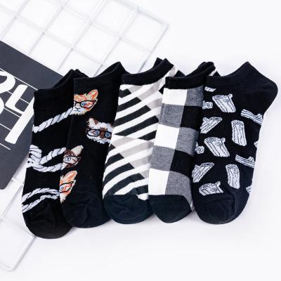 China Custom Made Creative Viable Men's Business Cotton Summer Plaid Stripe Black White Ankle Socks for sale