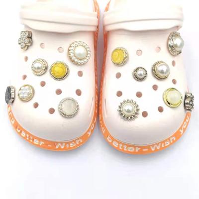 China Clog Charms Wholesale Custom Fashion Beaded Shoe Charms Shoe Decorations For Girls for sale