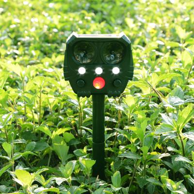 China Viable Good Quality Outdoor Bird Scarer Cheap Waterproof Electric Solar Animal Light Reflector for sale