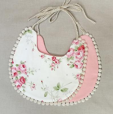 China Viable Custom Baby Bibs Flower Flower Pink Girls Baby Bibs Cotton for sale