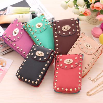 China Fashion Customize One-Shoulder Small Satchel Chain With Rhinestone Rivet Trendy PU Women Shoulder Messenger Bags for sale