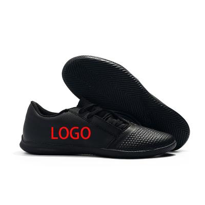 China Custom Made Fashion Soccer Shoes Men Football Sports Shoes New Low Top Rubber Soccer Shoes for sale