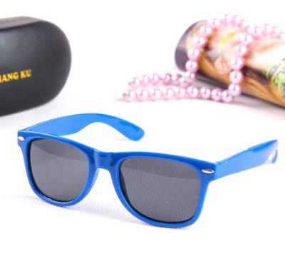 China 2019 Promotional Plastic Cheap Custom Sunglasses Glass Logo Wholesale Men Women Sun Glasses Sun Glasses Frame Sports Sunglasses for sale