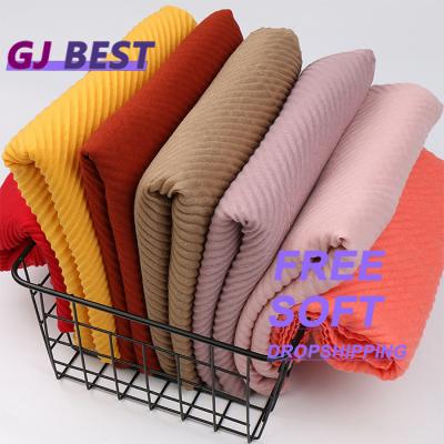 China Elegant Lady Women Crinkle Cotton Hijab Pleated Lady Twill Scarf Malaysia Plain Weave Scarf Shawl Wrap Cover Solid Color for sale