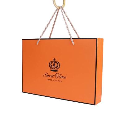 China Recyclable Custom Orange Green Apparel T-shirt Dress Scarves Paper Mailer Boxes Printing Cheap Gift Box Package With Handle for sale