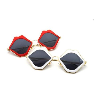 China European Women's Fashion Lip Style Sun Glasses Fashion Mouth Sun Glass Party White Custom Sunglasses Online Big Sun Glasses UV400 for sale