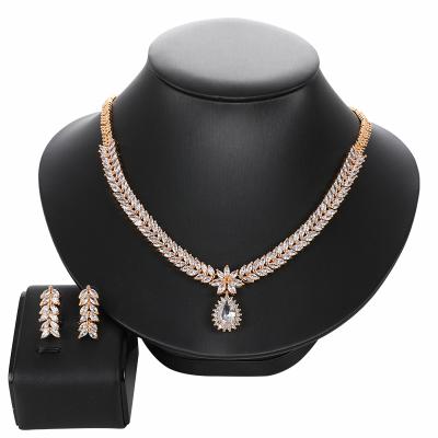 China New Luxury Shiny Sparkle Transparent Hiphop Zircon Necklace Kuan Earrings Wedding Bridal Jewelry Set Party Accessories for sale