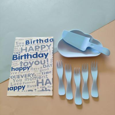 China Creative Design Plastic Disposable Cake Cutlery Suit with Birthday Cake Knife and Fork Set for sale