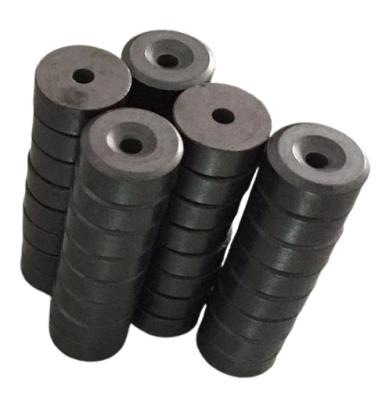 China Ímã cerâmico feito sob encomenda do potenciômetro Y30BH da ferrite com furo escareado D15.2 X H6 X d3.2 X d8 à venda