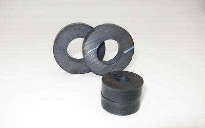 China Ímã de anel cerâmico da ferrite para o orador do Subwoofer 150mm x 100mm x 25mm à venda