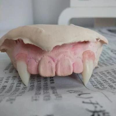 China Shaped Halloween Vampire Fangs Zombie Denture Spoof Toy Vampire Tooth Horror Vampire Fangs for sale