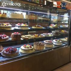 Chine Vitrine réfrigérée de boulangerie de porte coulissante 15,5 CU.FT pour la pâtisserie à vendre