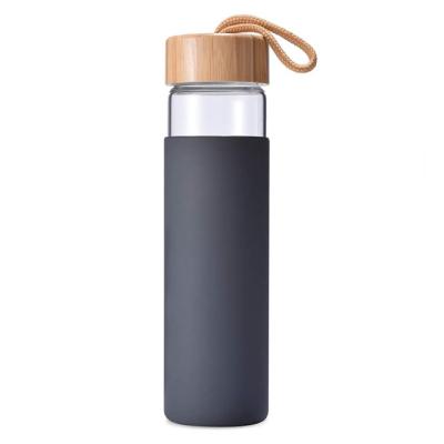 China 20 Ounce Borosilicate Glass Sustainable Hot Selling Water Bottle With Bamboo Lid And Silicone Sleeve BPA Free for sale