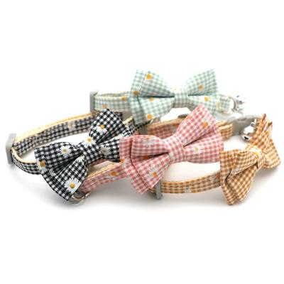 China Quick Version Pet Cat Lattice Daisy Bell Collar Lattice New Product Bell Collar for sale