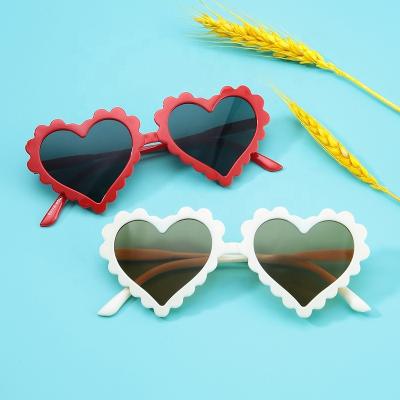 China 2022 Fashion Sunglasses Professional Manufacture Cheap Heart Shape Anti-UV Sunglasses for sale