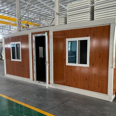 China Mobile Living Container House with Luxurious Design and Shower/Toilet Expandable Prefabricated House for sale