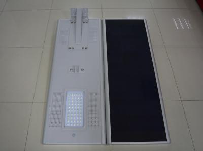 Chine Époussetez les lumières actionnées solaires 50W, montages menés imperméables de jardin de résistance de lampe à vendre