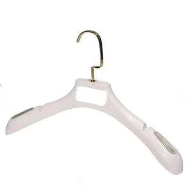 China Wardrobe Seller Factory Direct Sales Coat Hangers Velvet Warm White Heavy Duty Plastic Coat Hangers Suit Coat Hangers for sale