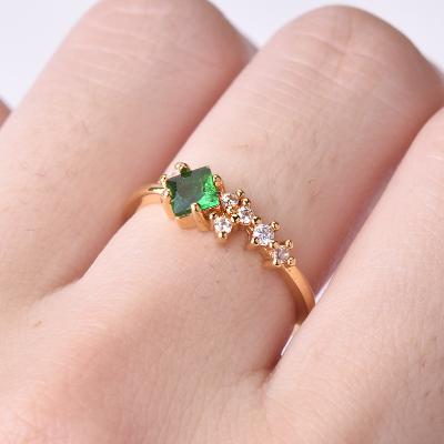 China Retro 14K Golden Around 6 Small Diamond Ring Jewels Delicate Square Retro Emerald Ring For Women for sale