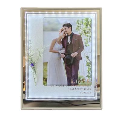 China Fashionable LED Crystal Glass Picture Frame Wedding Photo Frame for sale