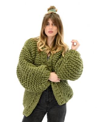 China Hand Made Thick Sweater Knitted Cardigan Chunky Women Coats Anti-Wrinkle Cardigan for sale