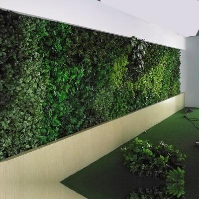 China Plant Green Wall For Decor Customized Indoor Artificial Green Wall Plastic Plant Wall For Hotel Office Decor for sale