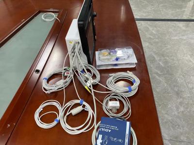 Chine Moniteur cardiaque portable en soins intensifs avec 6 paramètres standard ECG NIBP SPO2 à vendre