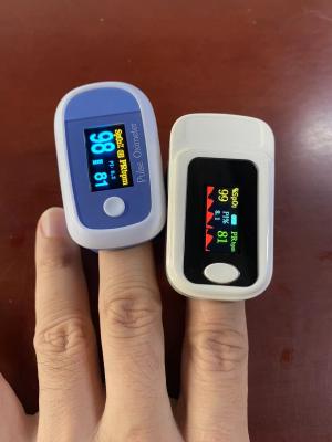 China Kleine OLED-vingertoppulsoximeter Handmatig instelbaar voor SpO2-pulsbewaking Te koop