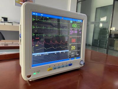 China TFT LCD medische elektronische vitale functies monitor met ECG SPO2 NIBP en temperatuurmeting Te koop