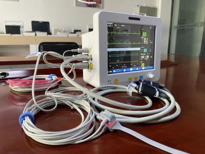 中国 Lightweight Neonate Patient Monitor, ECG SPO2 NIBP Temp Portable Vital Signs Monitors 販売のため