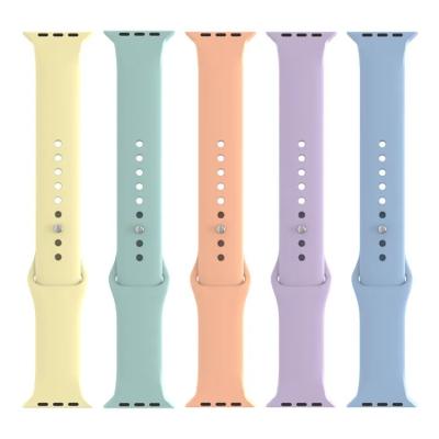 China Luxury Replacement LEWO Silicone Classic Silicone Watch Band Strap For Apple Watch Band Series 7 6 5 4 3 Se 38 40 41 44 45 49mm for sale