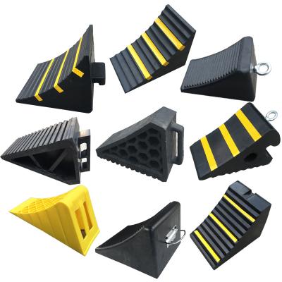 China Flexible durable hot sale car block parking rubber wheel stopper parking block for truck/wheel stop for sale