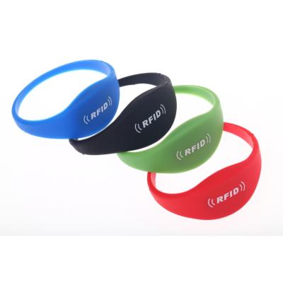 China Waterproof / Waterproof RFID Wristband Price Silicone RFID Wristband Wristband NFC TAG Waterproof RFID Smart Band for sale