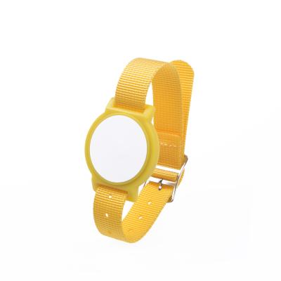 China Waterproof / Waterproof Sport Festival Adjustable Woven Fabric Rfid Wristband Nylon Nfc Smart Wristbands for sale