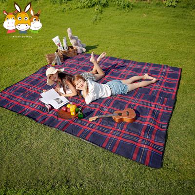 China Portable Use Cheap 2.7*2.7m Soft Acrylic Sponge Park Family Foldable Red Picnic Blanket For Picnic for sale