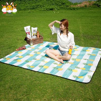 China Waterproof Quality Printed Soft Fabric Machine Washable Outdoor Park Beach Roll Up Outdoor Picnic Blanket for sale