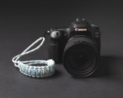 China Wholesale Custom Handmade Leather Camera Carrier Sling 202 Double Camera Carrier Sling 2new Design Metal Clips Paracord Camera Strap For Wrist Strap for sale